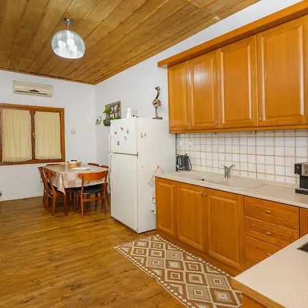 Nikolaos House * Ierissos