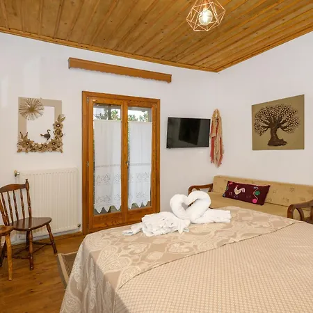 Nikolaos House * إيريسوس
